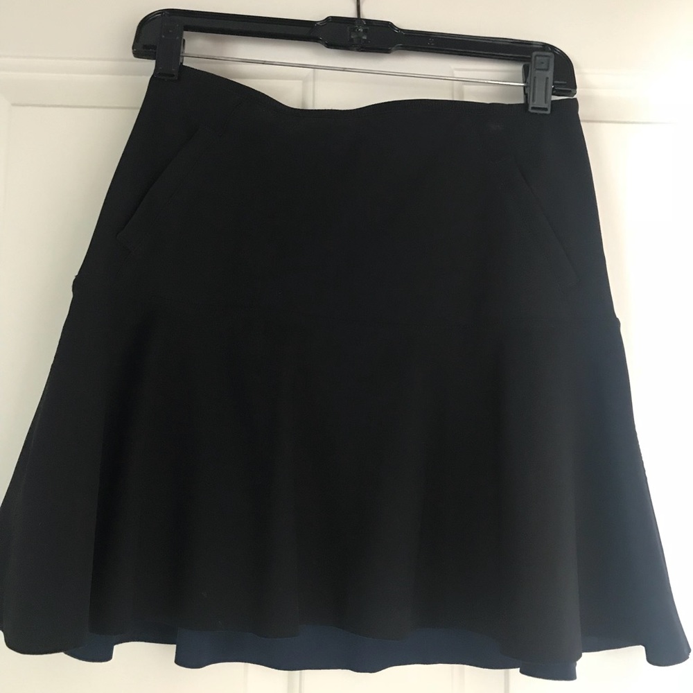 Lululemon Skirt super cute! Size 6